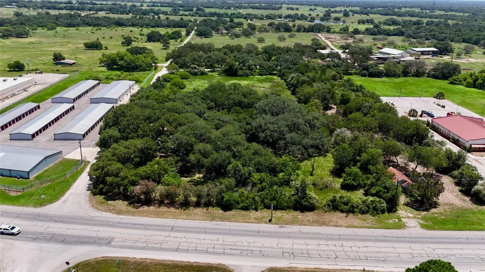29 County Road 77b Hallettsville, TX 77964