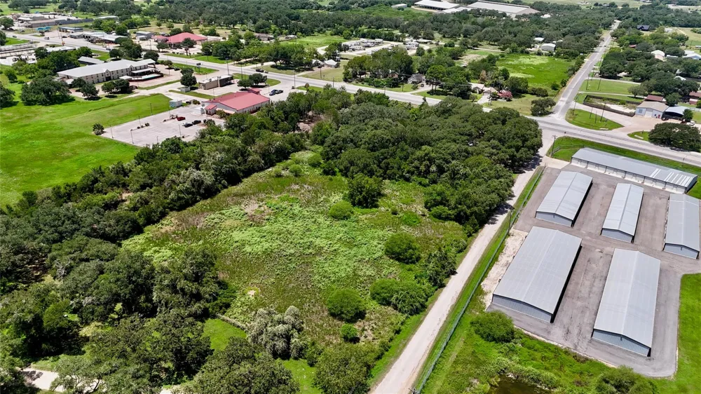 29 County Road 77b Hallettsville, TX 77964