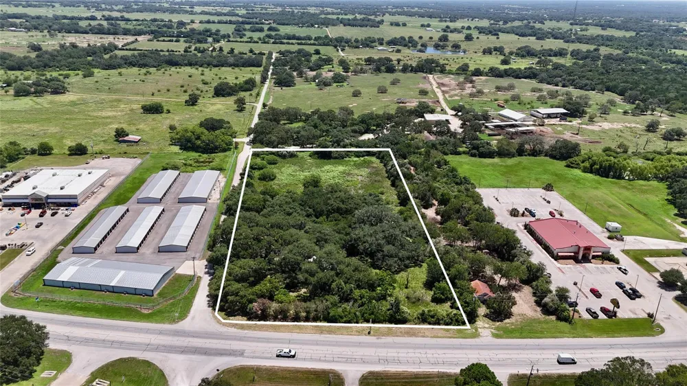29 County Road 77b Hallettsville, TX 77964
