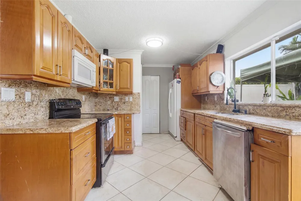 14755 SW 70th Ter Miami, FL 33193