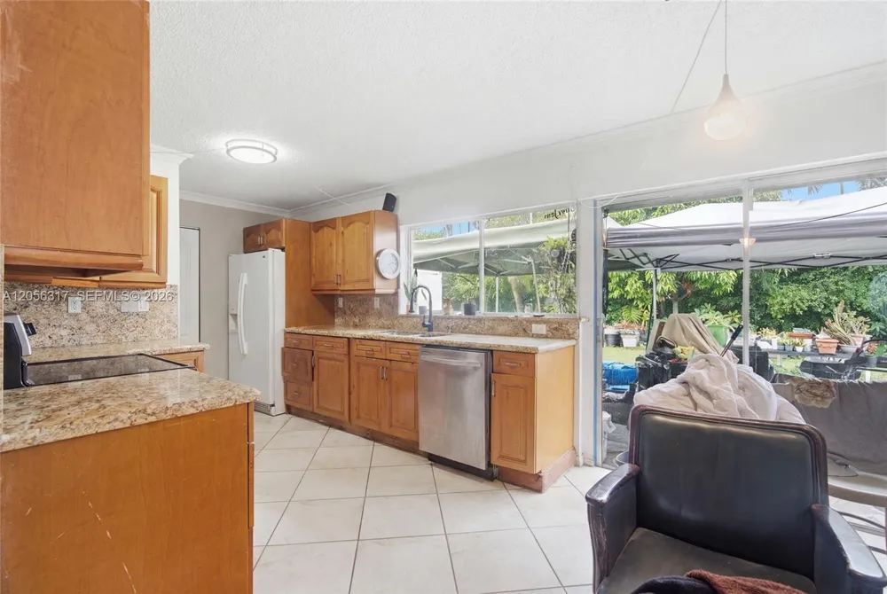 14755 SW 70th Ter Miami, FL 33193