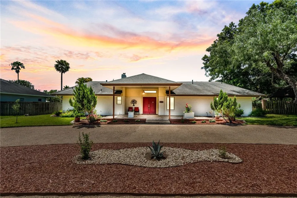 1904 Helen Street Alice, TX 78332
