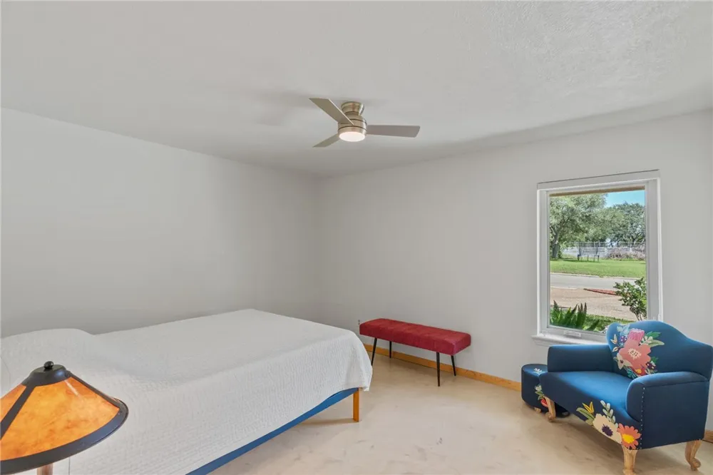 1904 Helen Street Alice, TX 78332