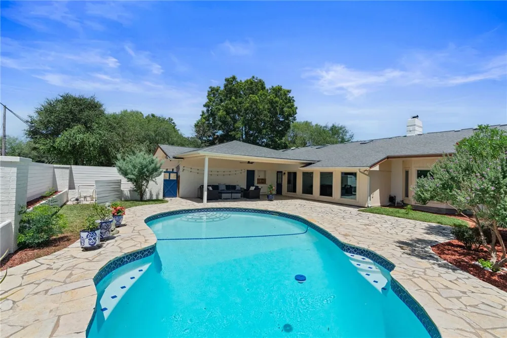 1904 Helen Street Alice, TX 78332