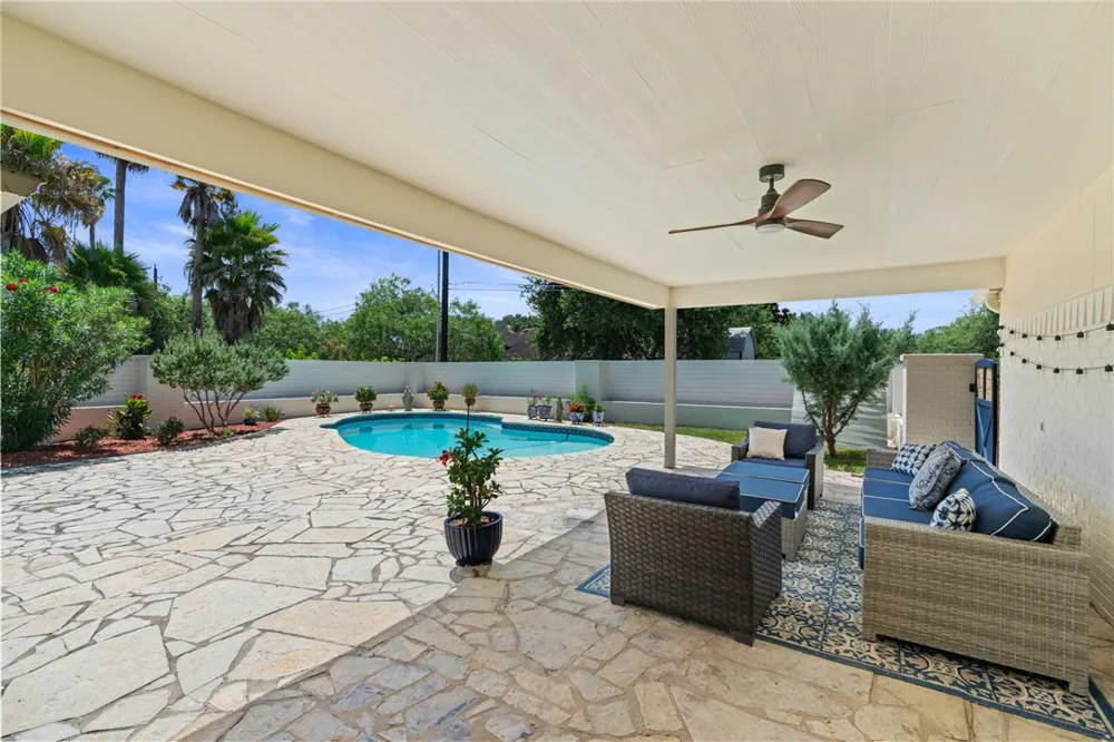 1904 Helen Street Alice, TX 78332