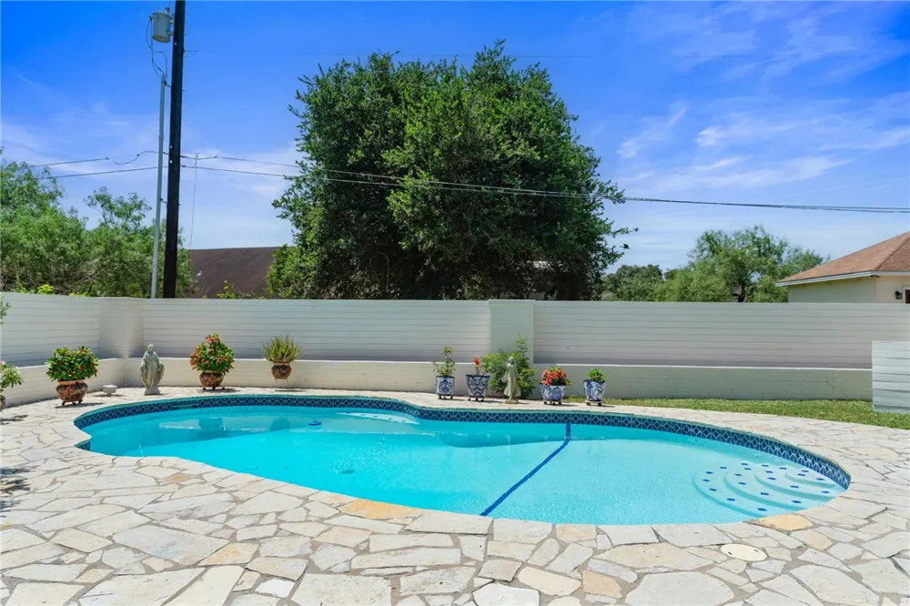 1904 Helen Street Alice, TX 78332