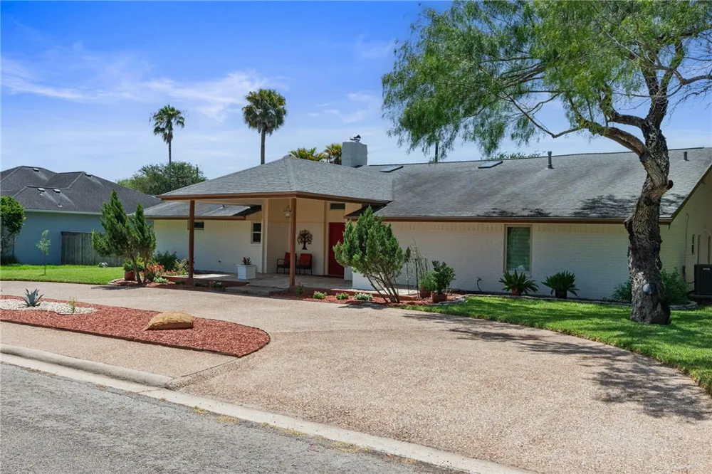 1904 Helen Street Alice, TX 78332