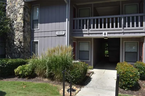 3923 Woodridge Way