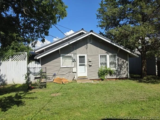 207 S 8th Street Okemah, OK 74859