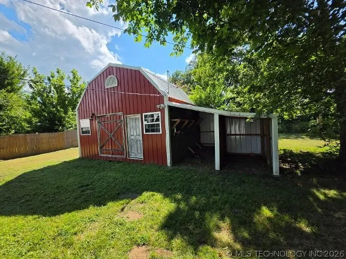 207 S 8th Street Okemah, OK 74859