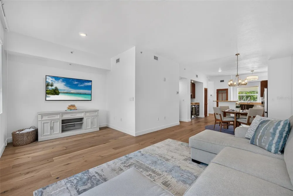 433 CENTRAL AVENUE Sarasota, FL 34236