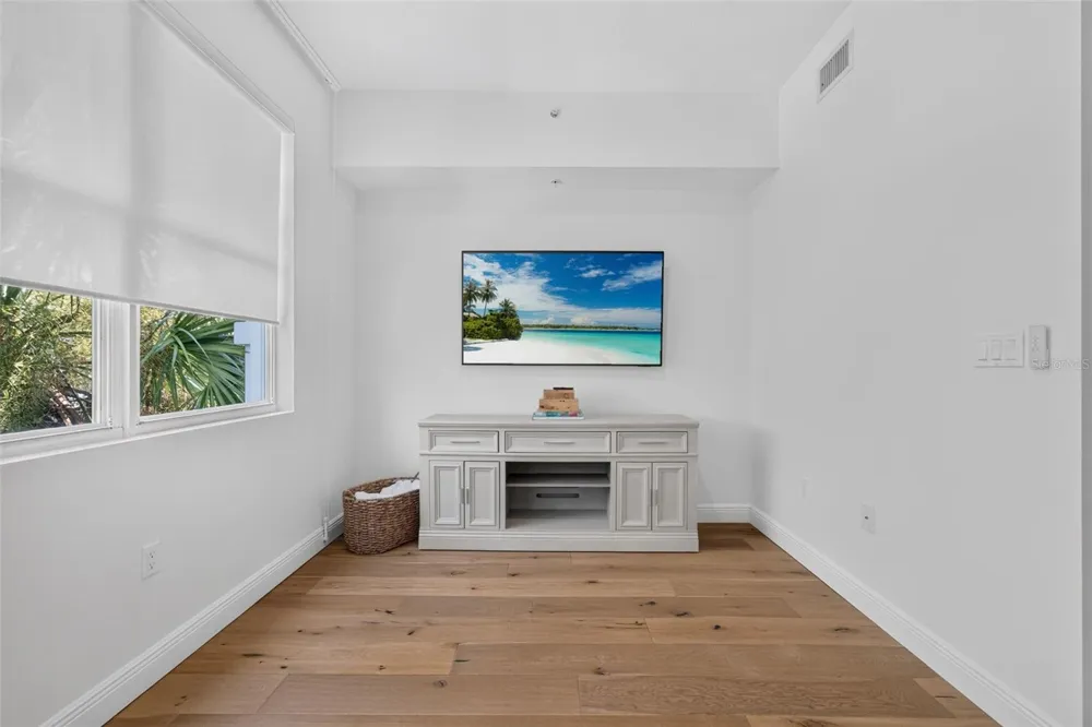 433 CENTRAL AVENUE Sarasota, FL 34236
