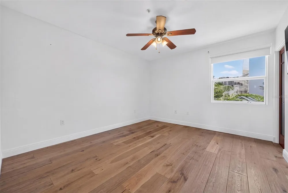 433 CENTRAL AVENUE Sarasota, FL 34236