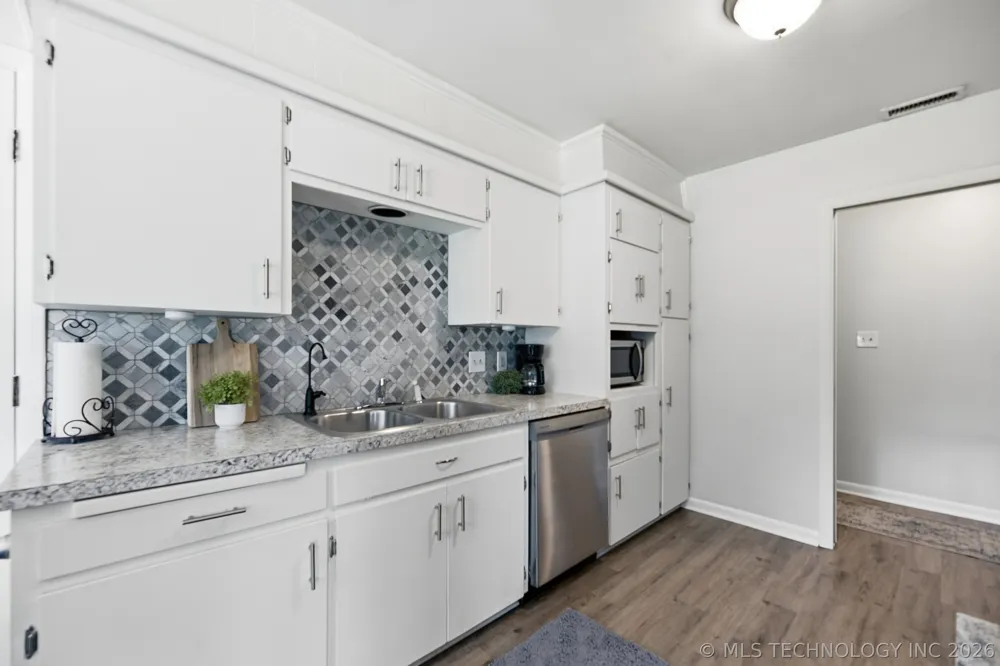 8634 E 38th Place NE Tulsa, OK 74146