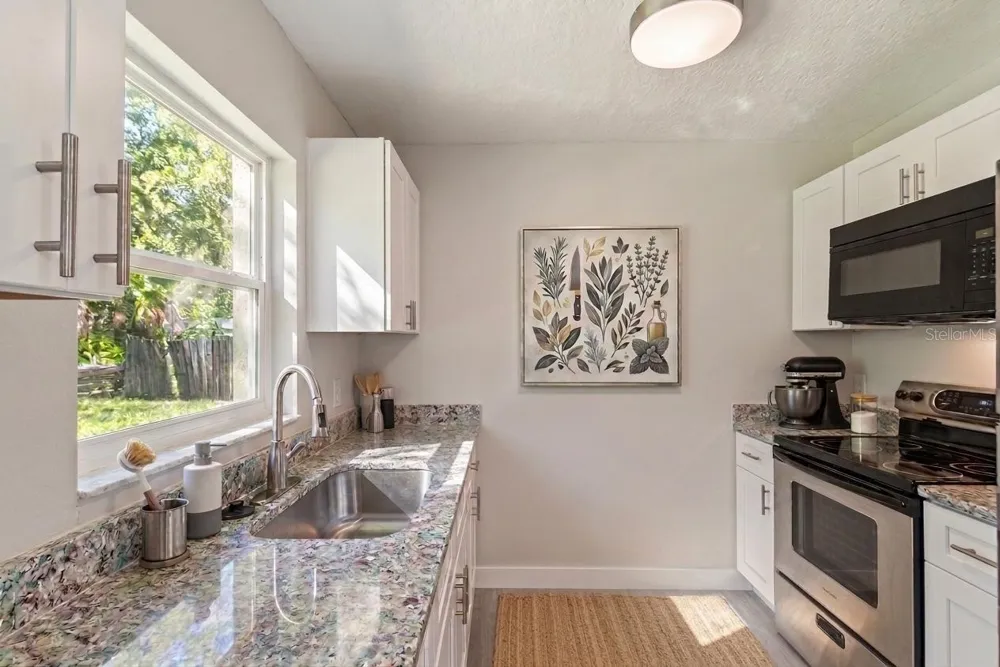 324 QUEEN AVENUE Oviedo, FL 32765