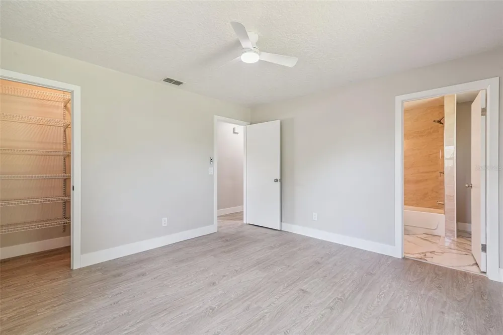 324 QUEEN AVENUE Oviedo, FL 32765