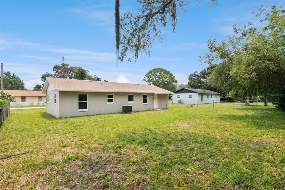 324 QUEEN AVENUE Oviedo, FL 32765