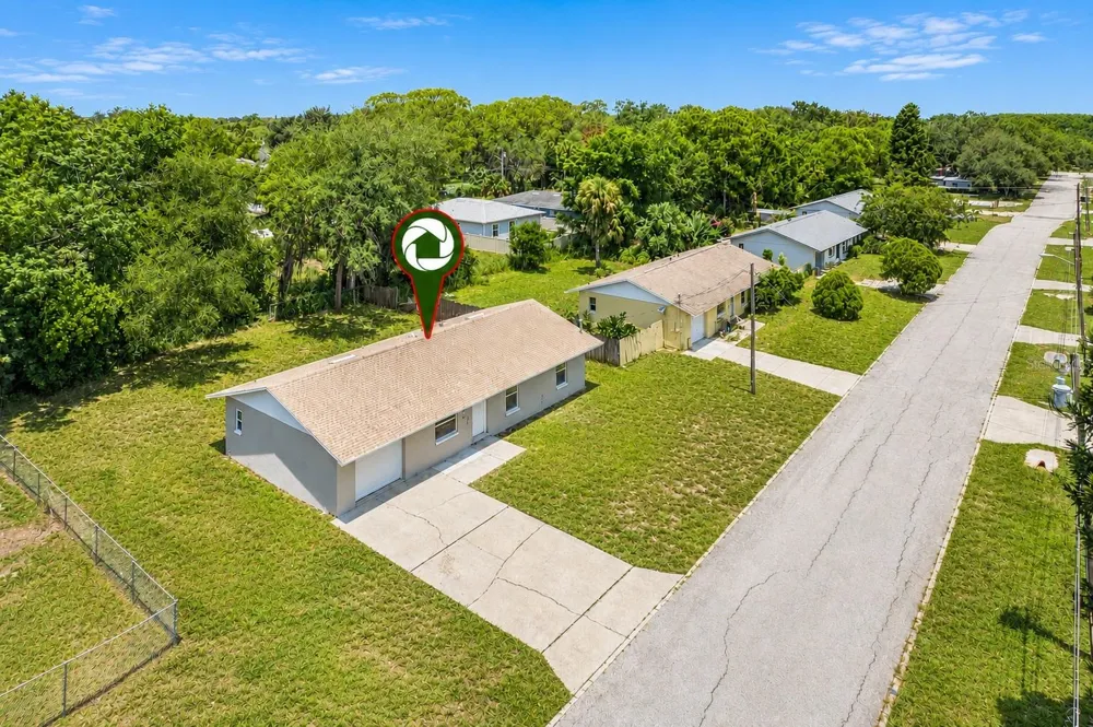 324 QUEEN AVENUE Oviedo, FL 32765