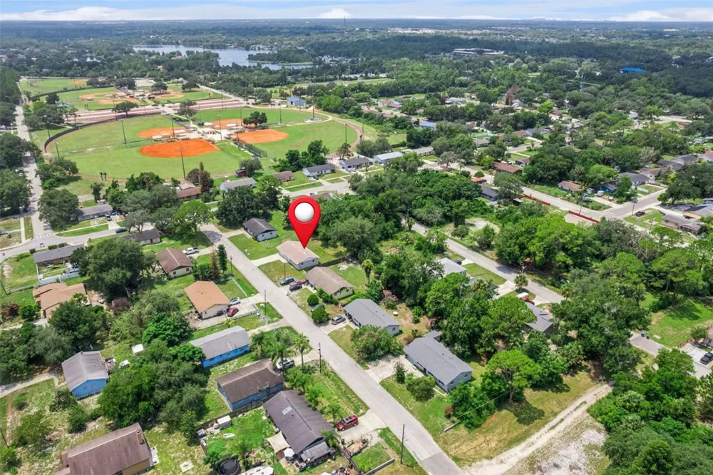 324 QUEEN AVENUE Oviedo, FL 32765