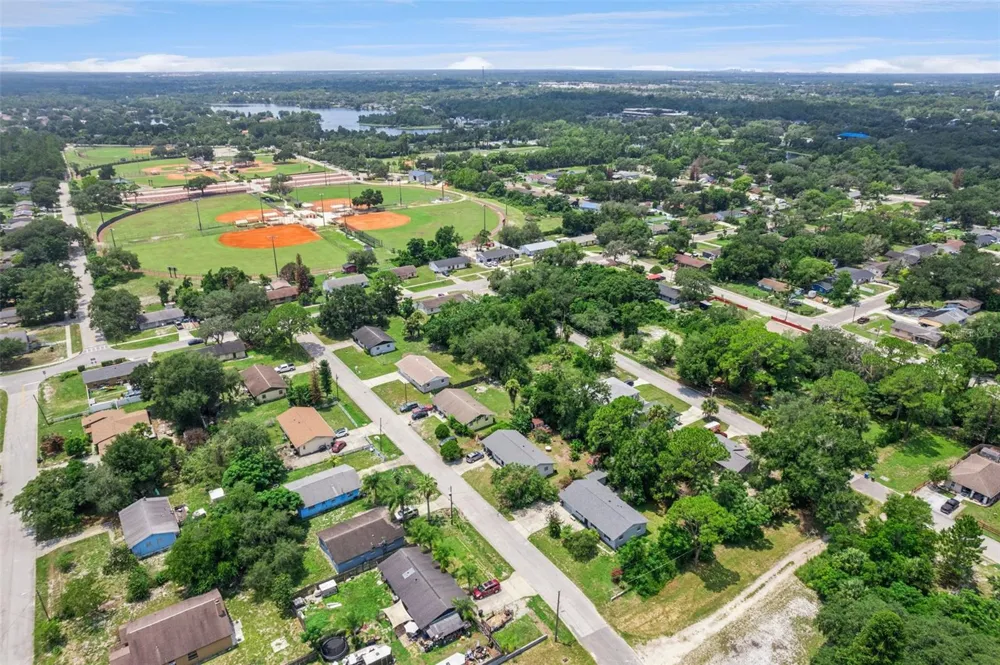 324 QUEEN AVENUE Oviedo, FL 32765