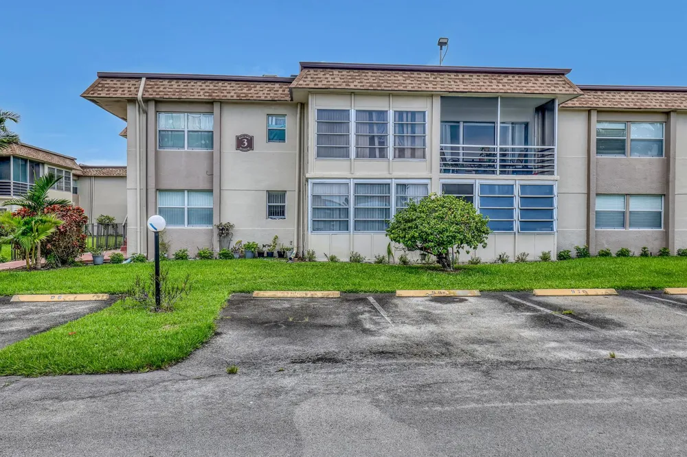 504 Davis Road #96 Palm Springs, FL 33461