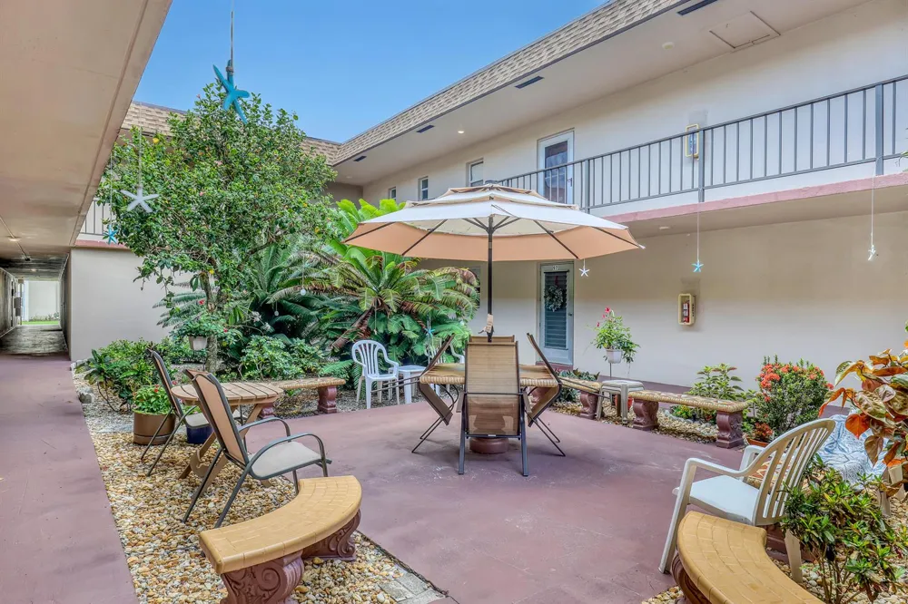 504 Davis Road #96 Palm Springs, FL 33461