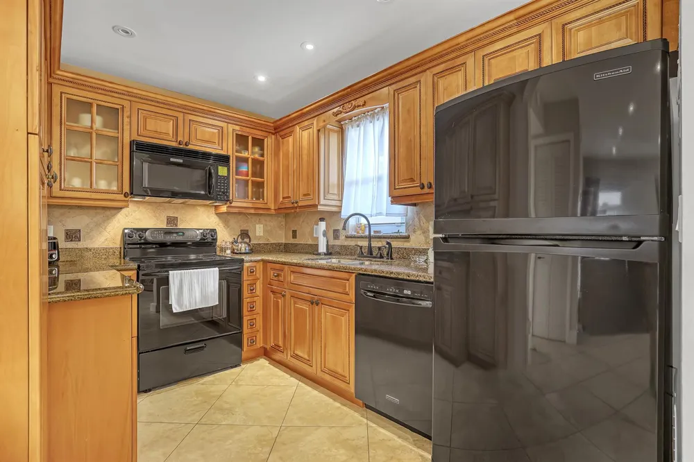 504 Davis Road #96 Palm Springs, FL 33461