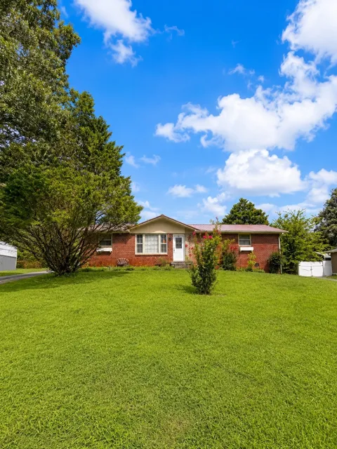 204 Lakeshore Dr