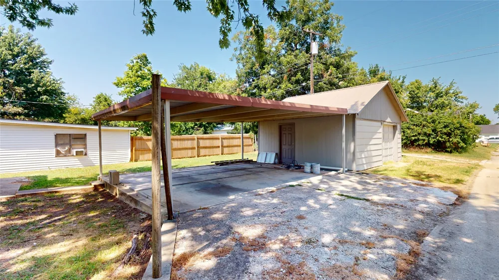 1142 S Stockton Street Ada, OK 74820