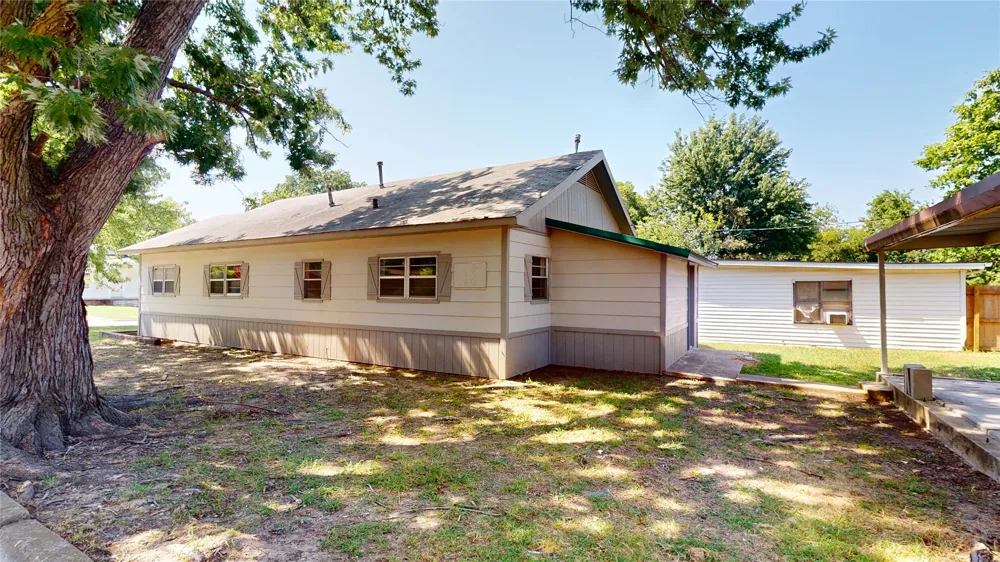 1142 S Stockton Street Ada, OK 74820
