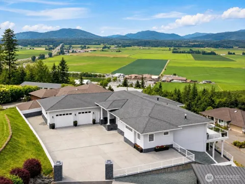 880 Bella Vista Lane