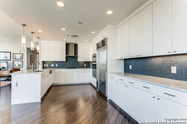 4242 BROADWAY #1204 San Antonio, TX 78209