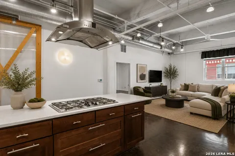 1339 S Flores #203