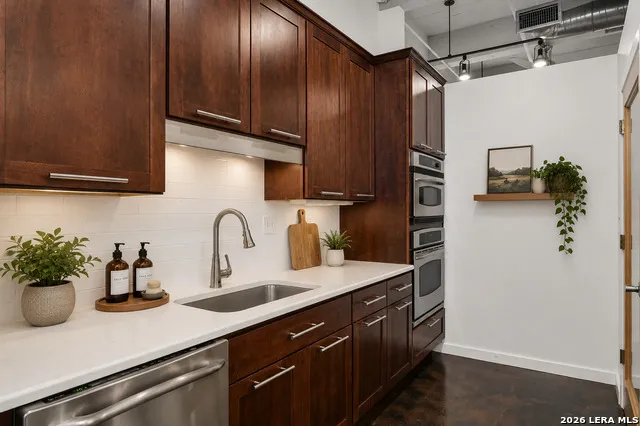 1339 S Flores #203 San Antonio, TX 78204