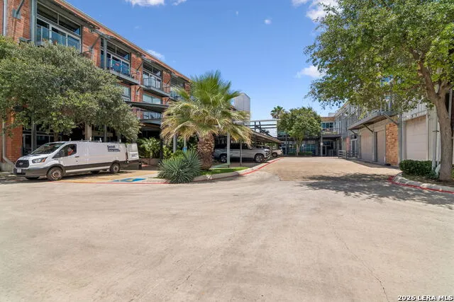 1339 S Flores #203 San Antonio, TX 78204