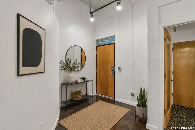 1339 S Flores #203 San Antonio, TX 78204