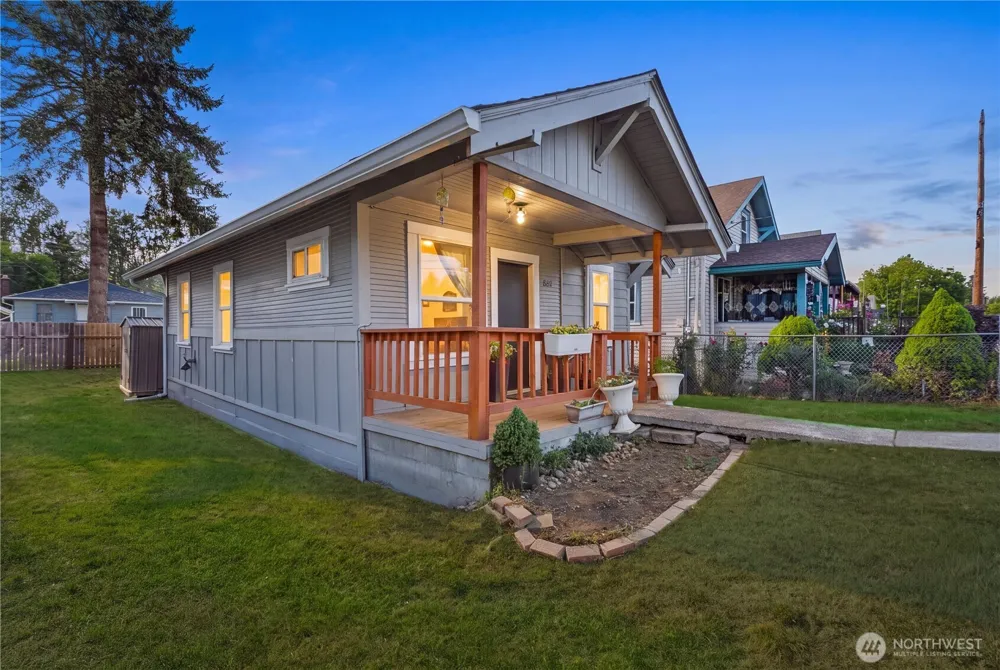 803 Pacific Avenue Kelso, WA 98626