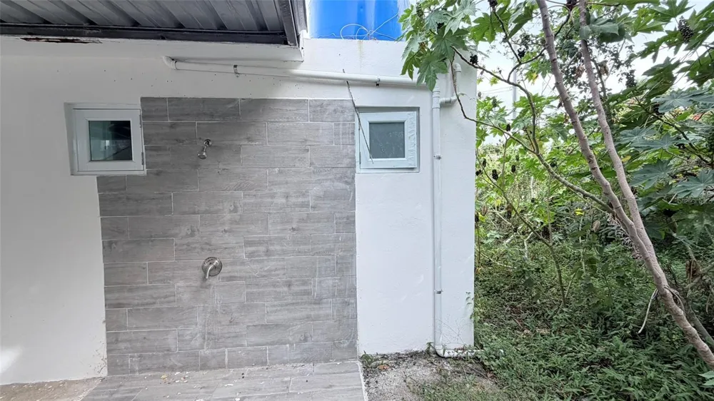 386 HEBREOS Loiza, PR 00772