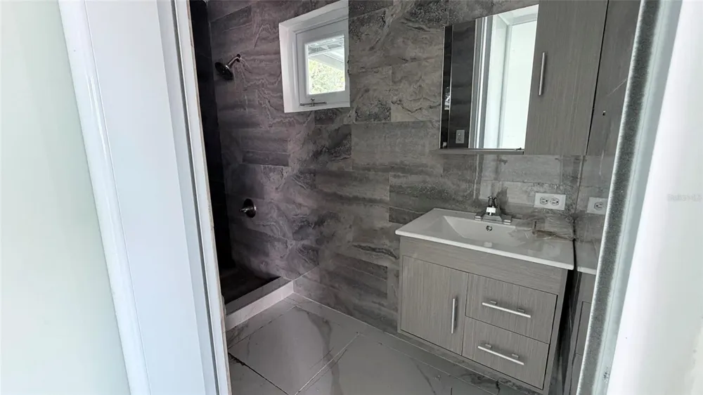386 HEBREOS Loiza, PR 00772