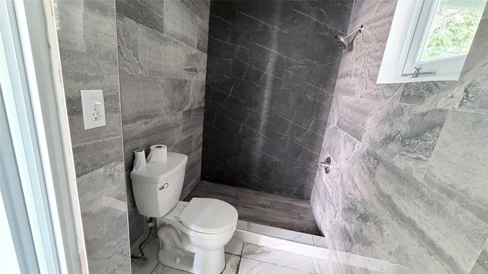 386 HEBREOS Loiza, PR 00772