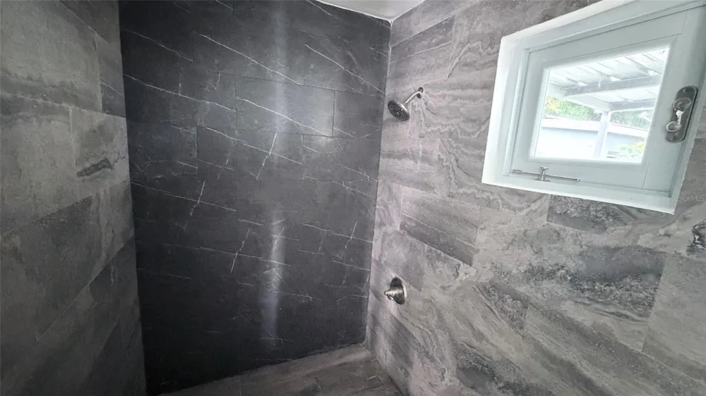 386 HEBREOS Loiza, PR 00772