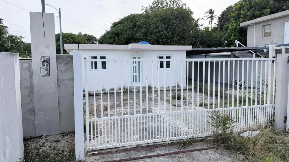 386 HEBREOS Loiza, PR 00772
