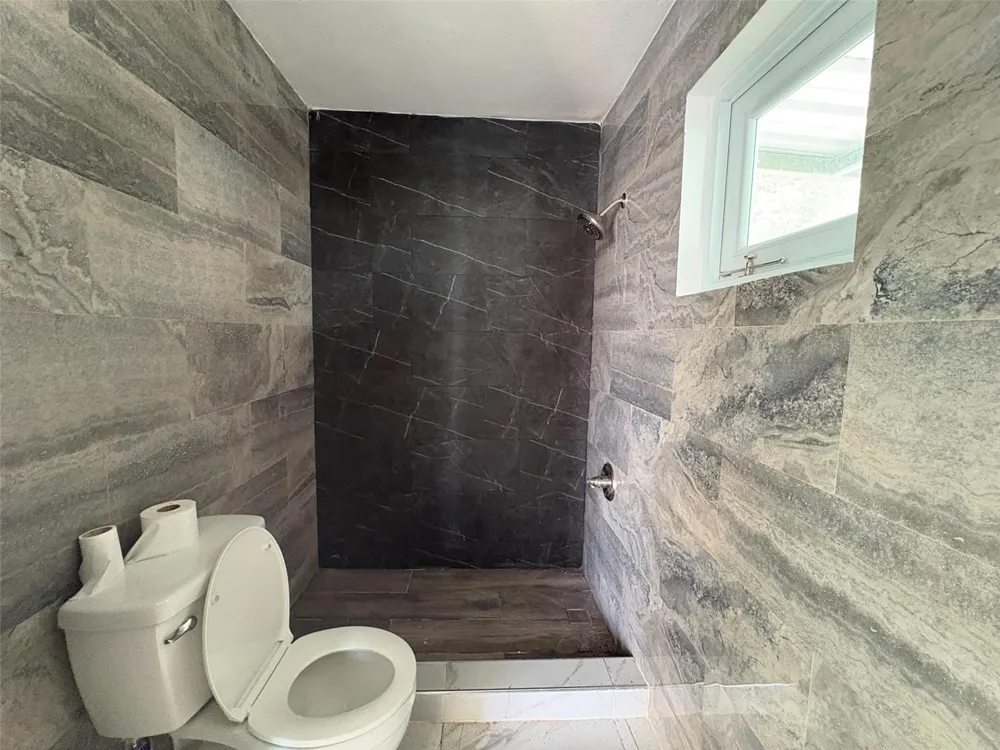 386 HEBREOS Loiza, PR 00772