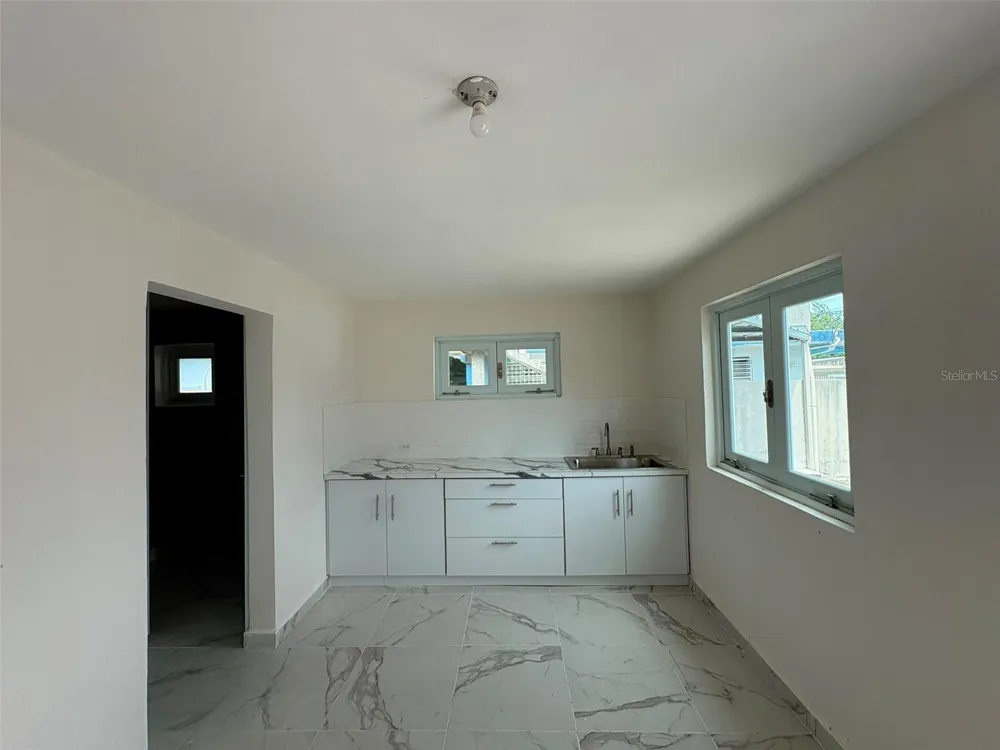 386 HEBREOS Loiza, PR 00772