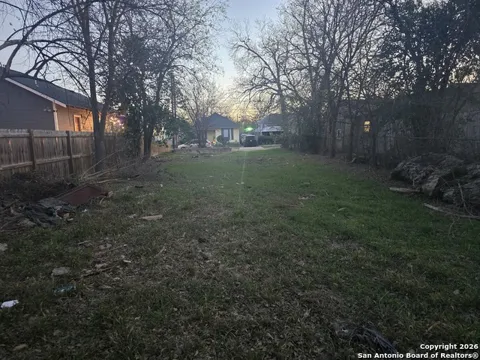 1327 Burleson