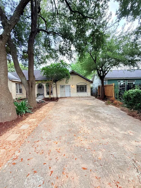 6109 Saxon Drive #B