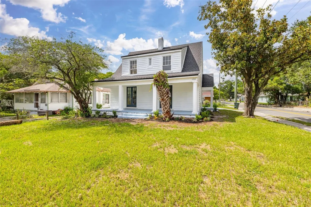 1201 OAKHILL STREET Lakeland, FL 33815