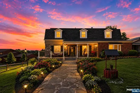 933 River Road