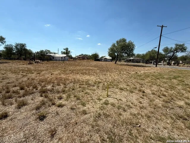 204 Hidalgo Carrizo Springs, TX 78834
