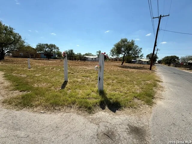 204 Hidalgo Carrizo Springs, TX 78834